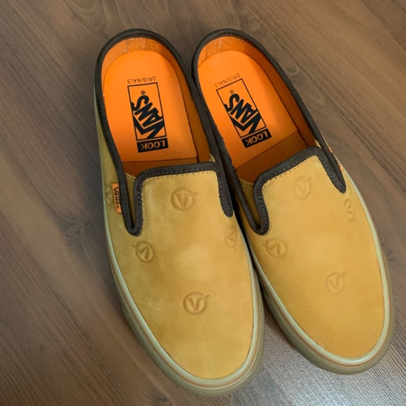 Vans - Picture 2 of 4